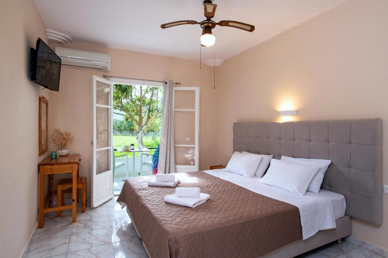 Damaskis Kassiopi Studios Luaran gambar