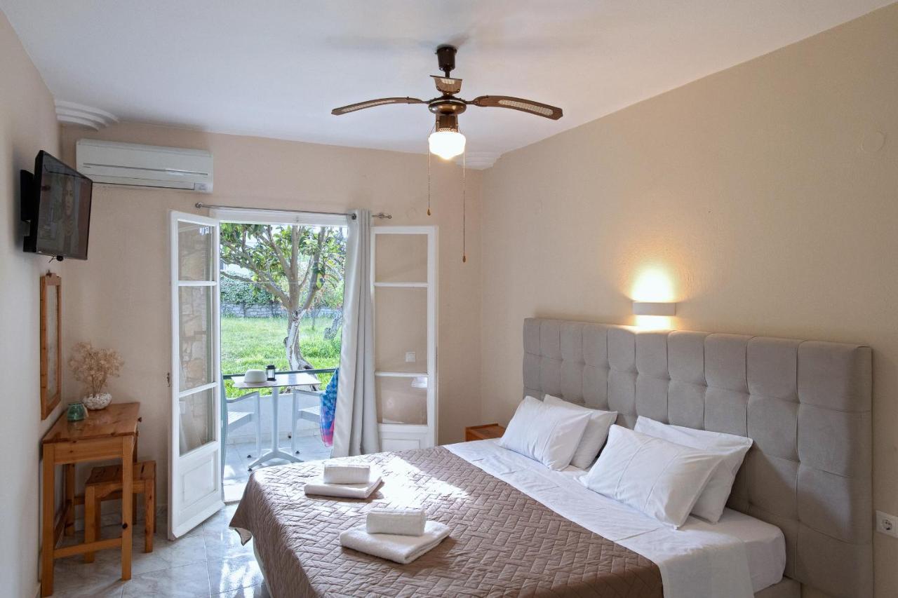 Damaskis Kassiopi Studios Luaran gambar