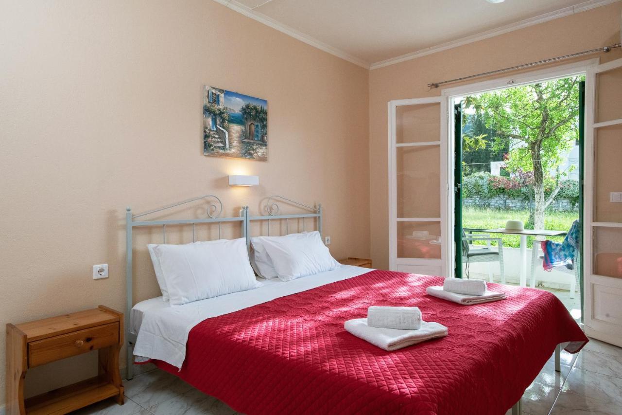 Damaskis Kassiopi Studios Luaran gambar