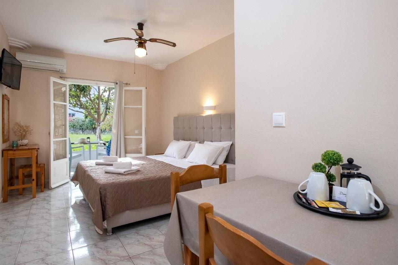 Damaskis Kassiopi Studios Luaran gambar