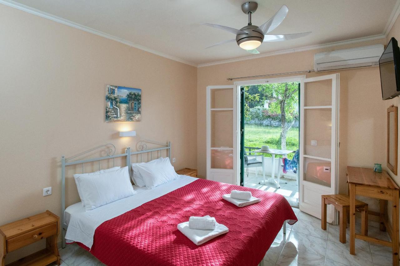 Damaskis Kassiopi Studios Luaran gambar