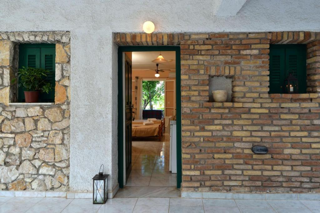 Damaskis Kassiopi Studios Luaran gambar