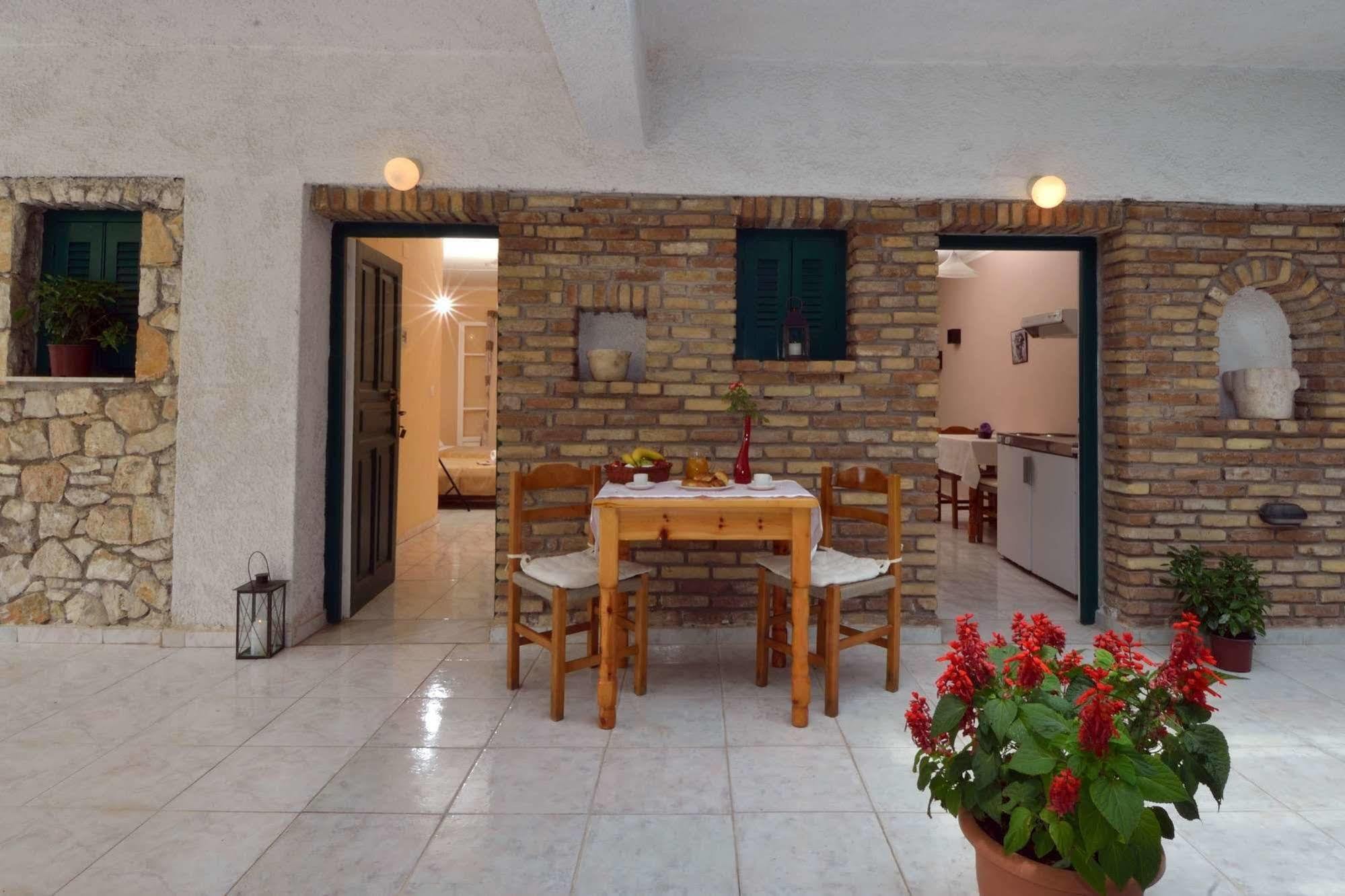 Damaskis Kassiopi Studios Luaran gambar