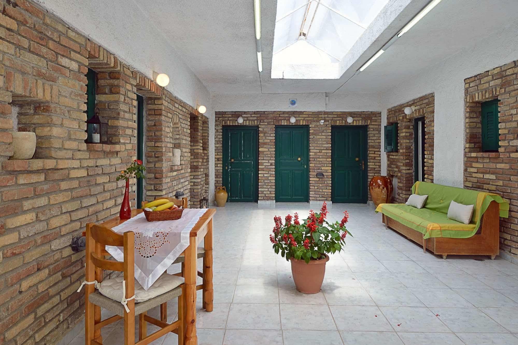 Damaskis Kassiopi Studios Luaran gambar