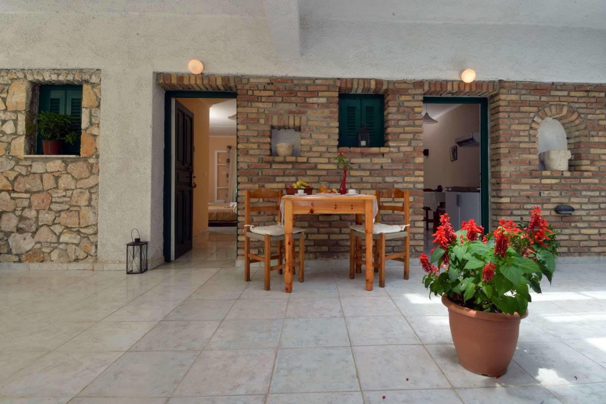 Damaskis Kassiopi Studios Luaran gambar