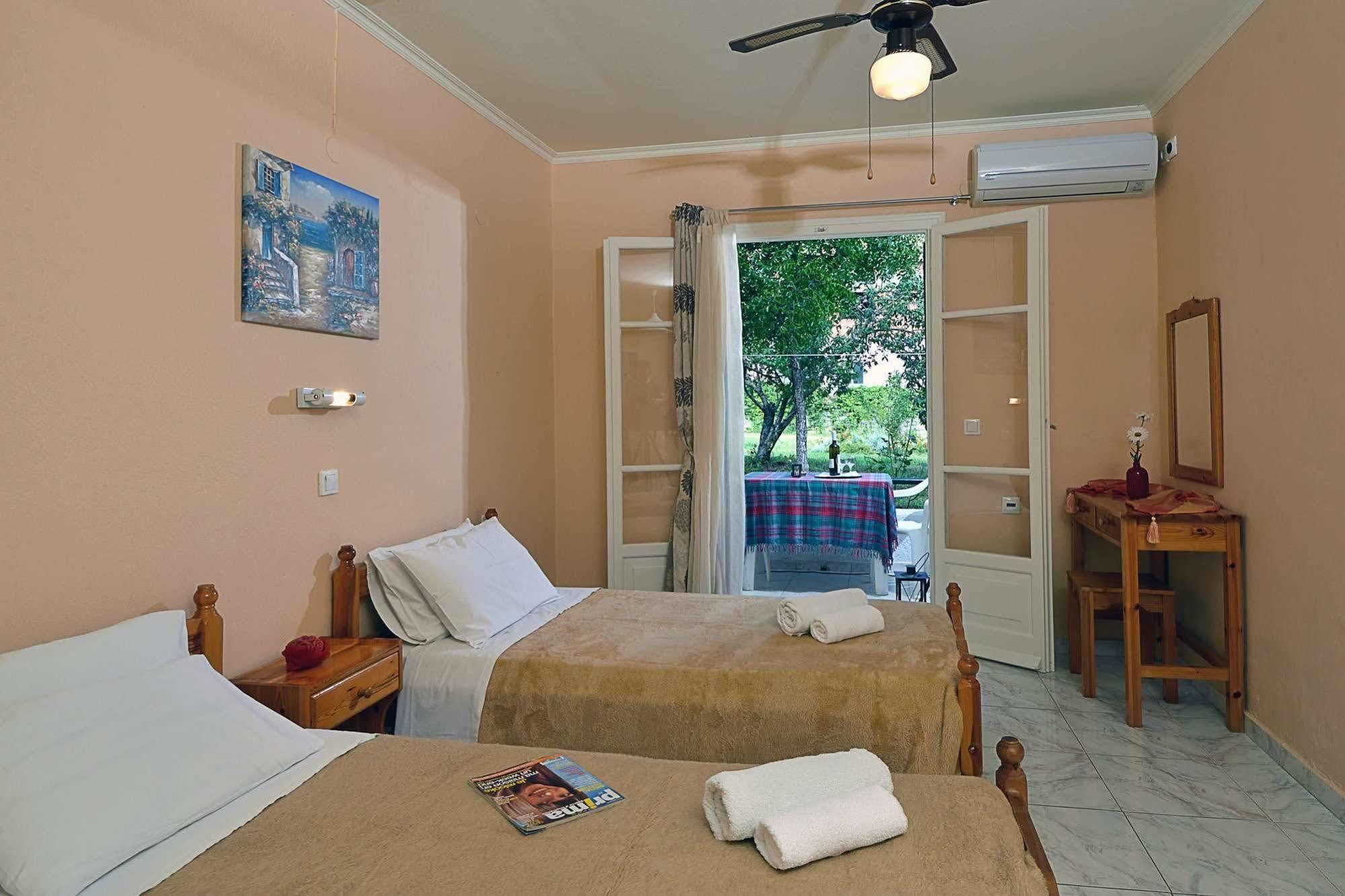 Damaskis Kassiopi Studios Luaran gambar