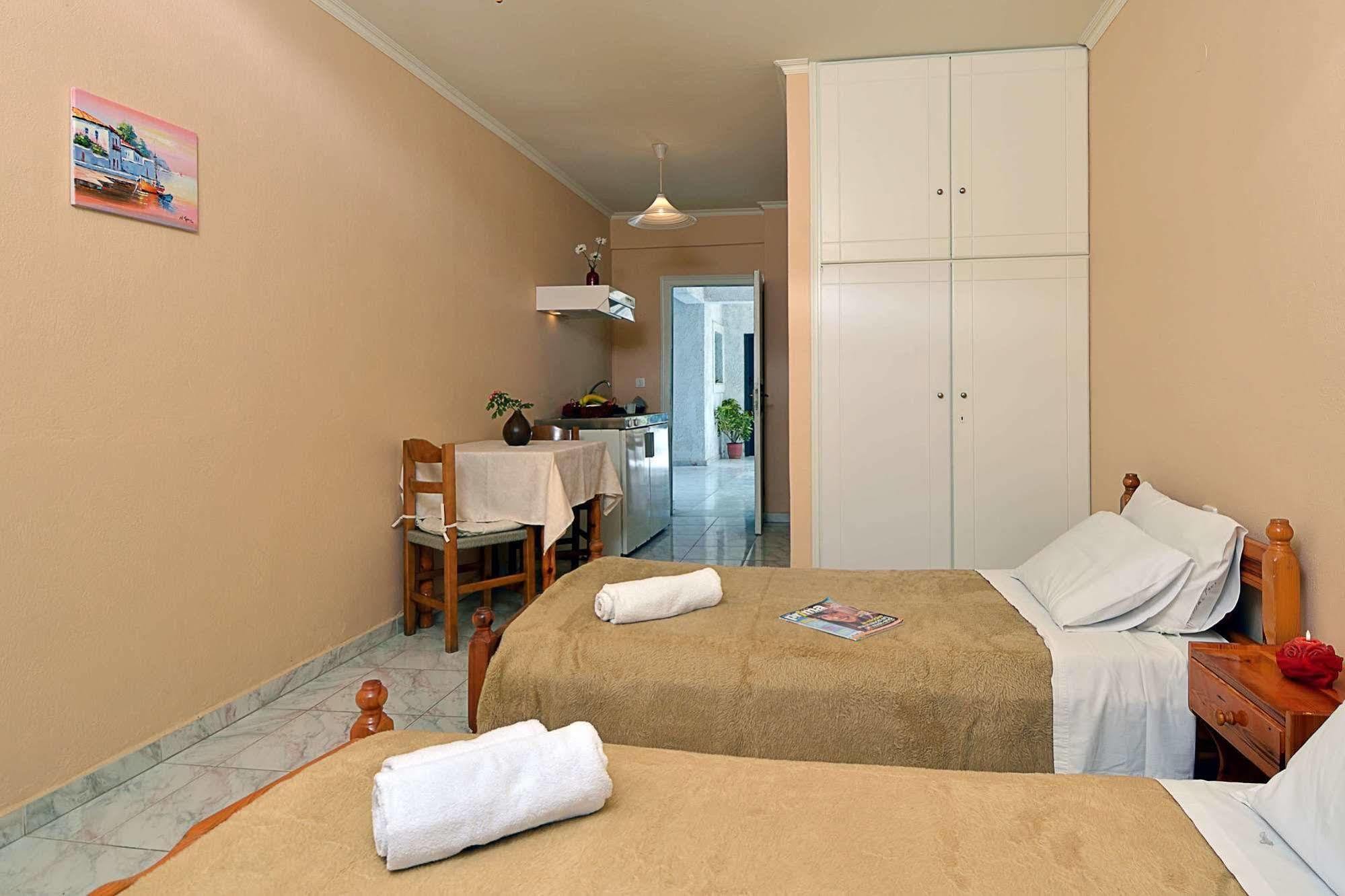 Damaskis Kassiopi Studios Luaran gambar