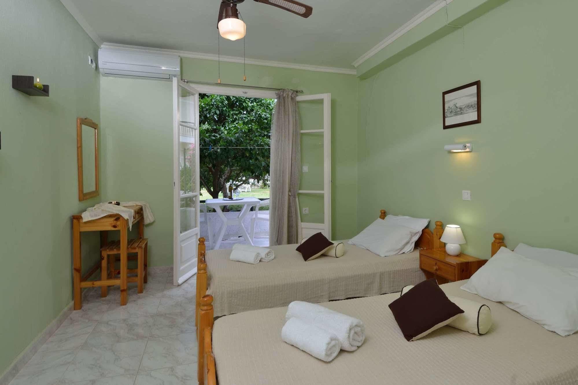 Damaskis Kassiopi Studios Luaran gambar