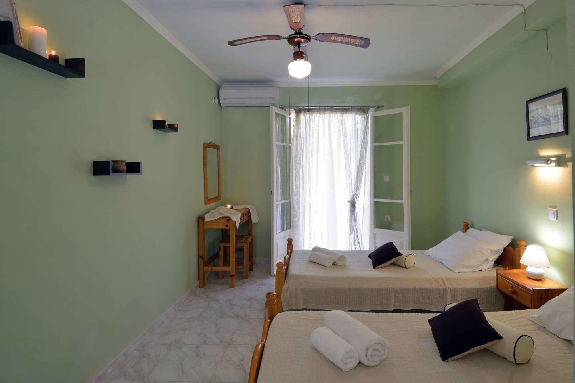 Damaskis Kassiopi Studios Luaran gambar