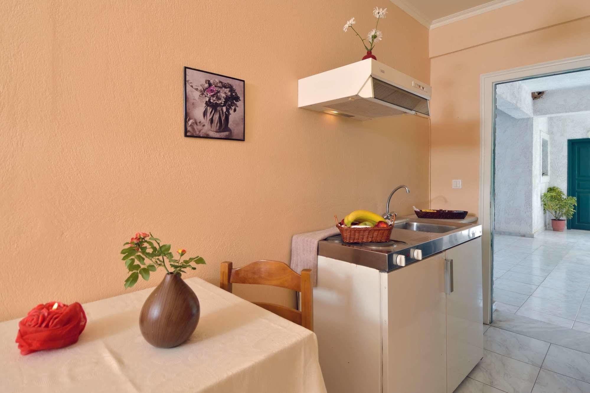 Damaskis Kassiopi Studios Luaran gambar