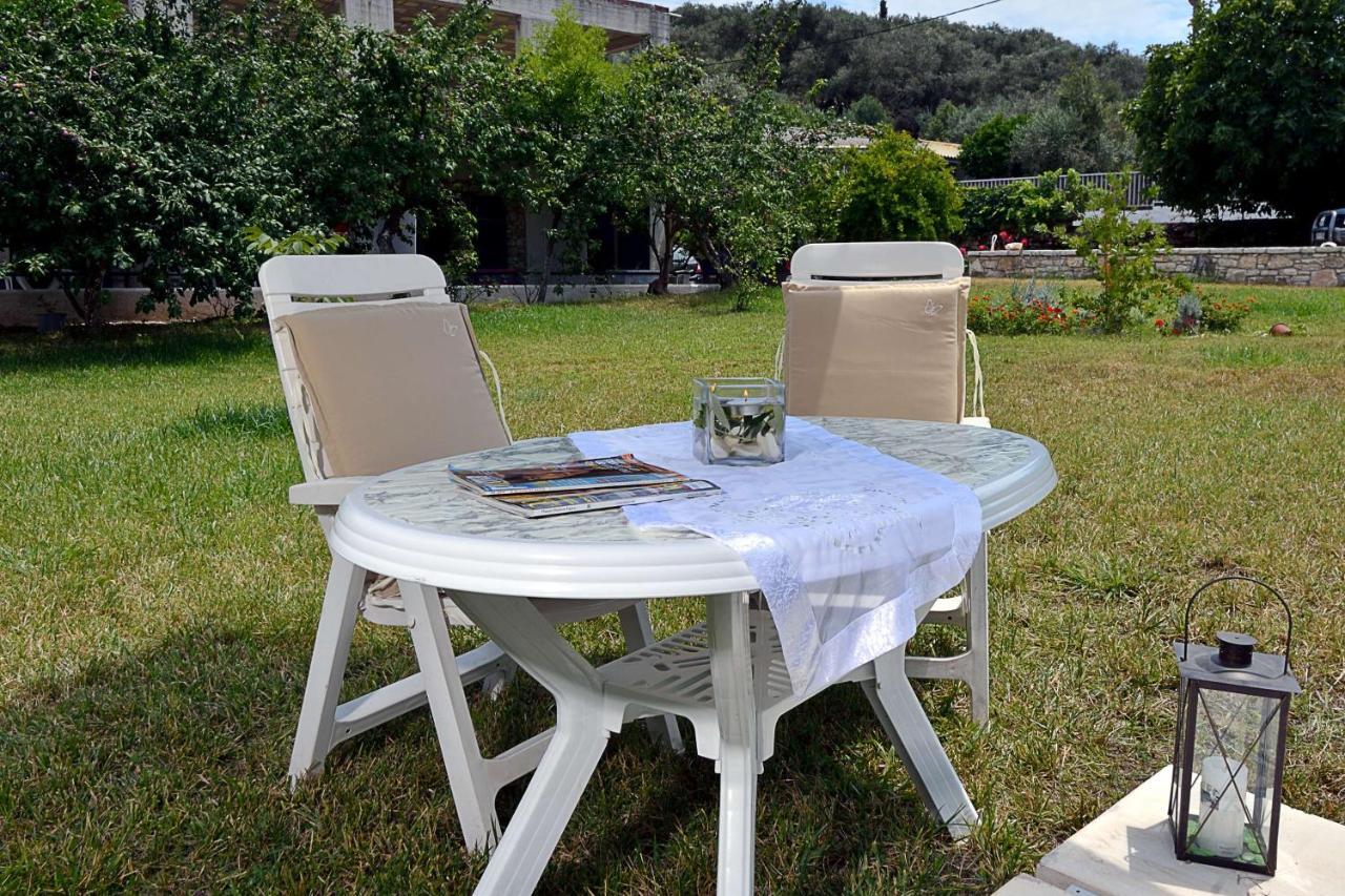 Damaskis Kassiopi Studios Luaran gambar
